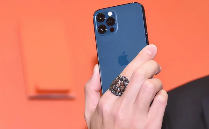 多伦苹果手机维修分享iPhone12系列重启方法教程 